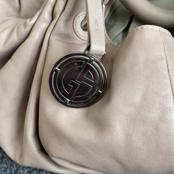 Giorgio Armani soft leather beige handbag. - Picture 6 of 9